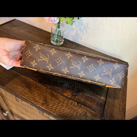 Compeigne 28 Toiletry Monogram Clutch - Picture 4 of 16